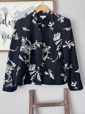 CHARTER CLUB 100% silk floral jacket size 6 black & white